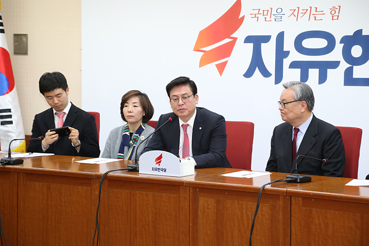 제목 노출 영역입니다 이미지