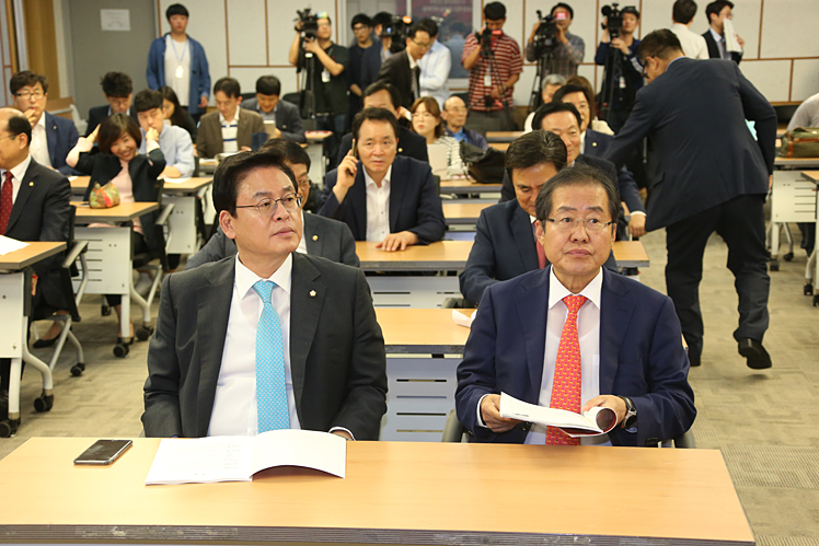 제목 노출 영역입니다 이미지
