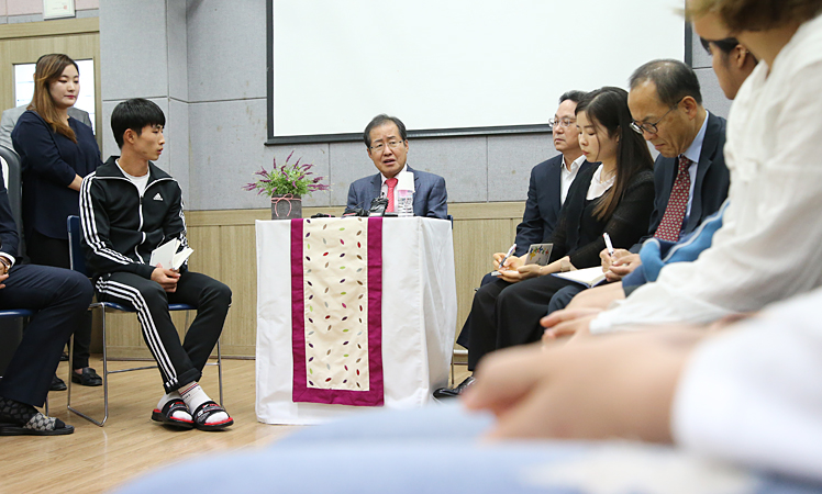 제목 노출 영역입니다 이미지