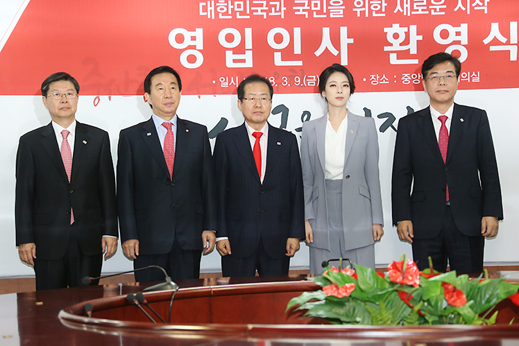 제목 노출 영역입니다 이미지