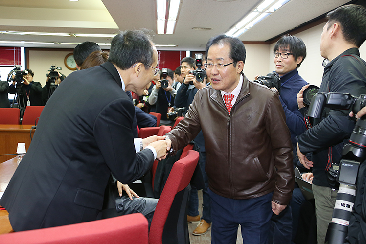 제목 노출 영역입니다 이미지