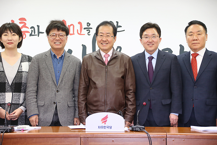 제목 노출 영역입니다 이미지