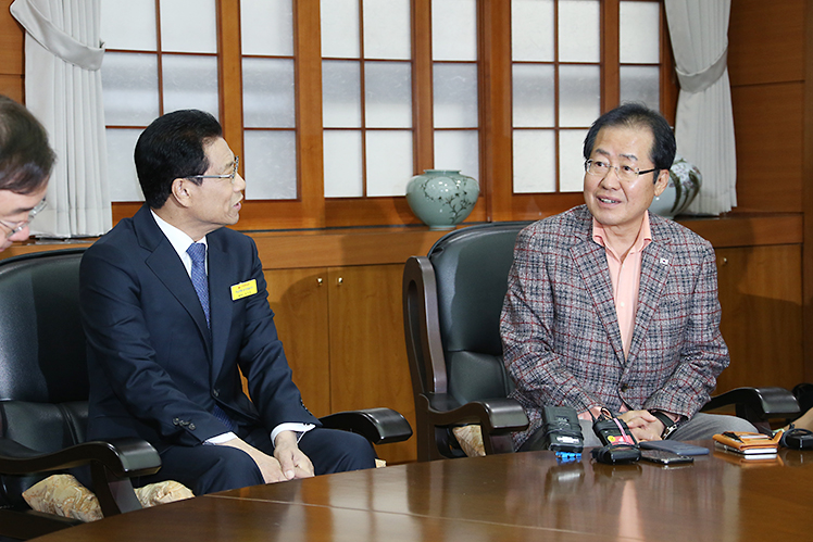 제목 노출 영역입니다 이미지