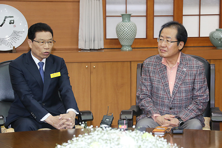 제목 노출 영역입니다 이미지