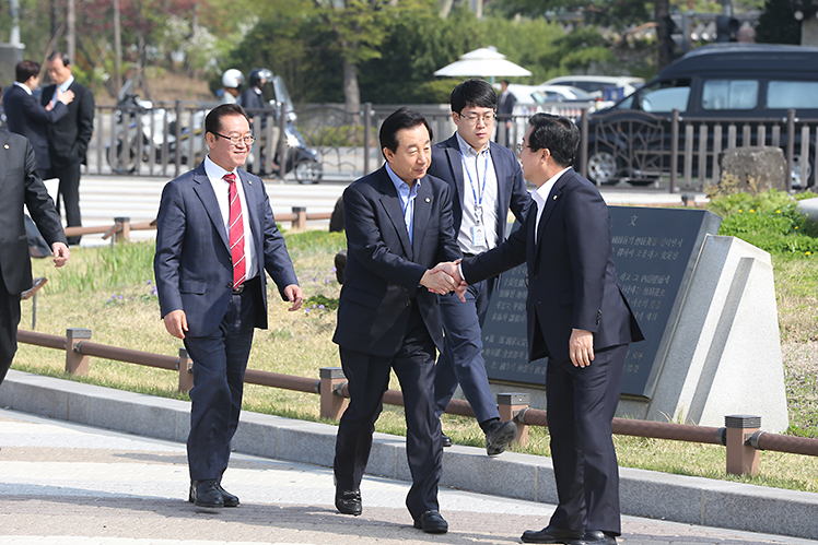 제목 노출 영역입니다 이미지