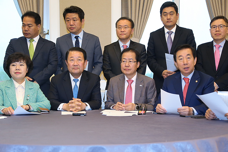 제목 노출 영역입니다 이미지
