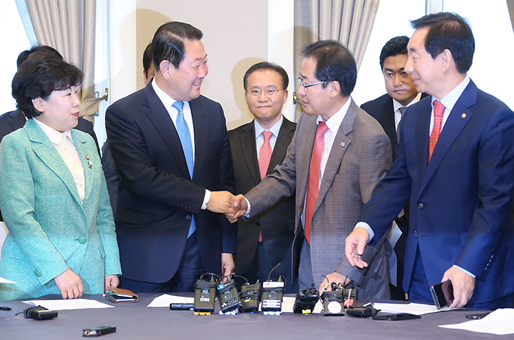 제목 노출 영역입니다 이미지