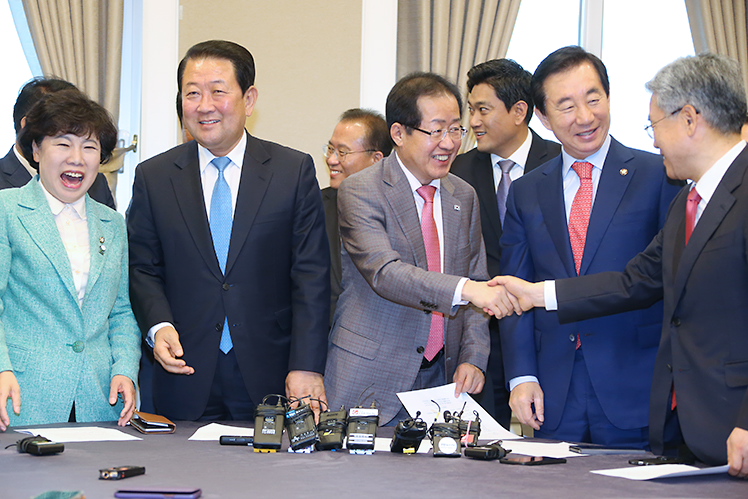 제목 노출 영역입니다 이미지