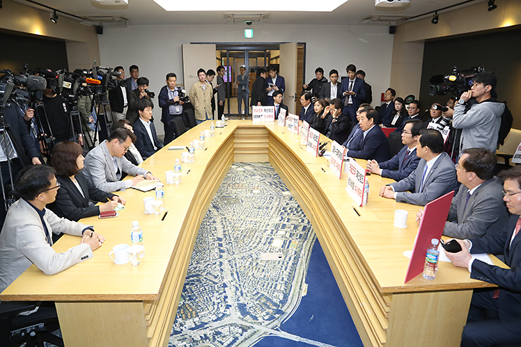 제목 노출 영역입니다 이미지