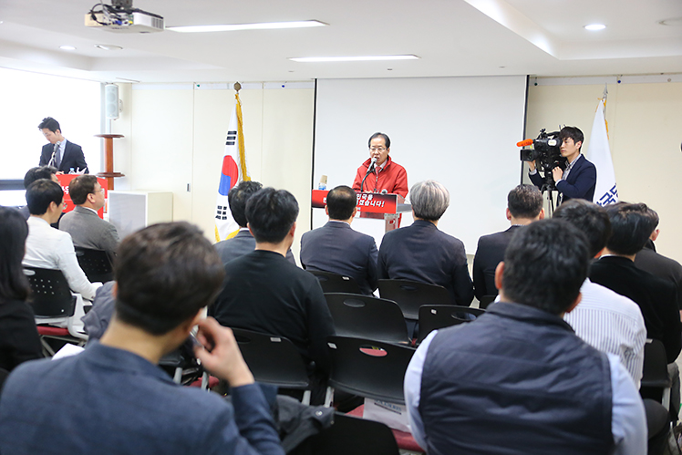 제목 노출 영역입니다 이미지