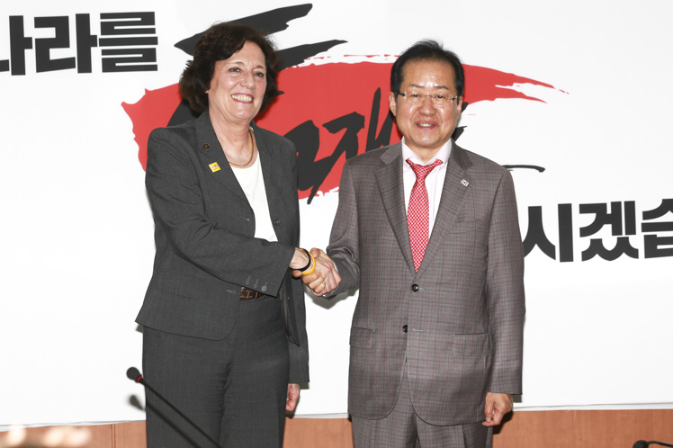 제목 노출 영역입니다 이미지