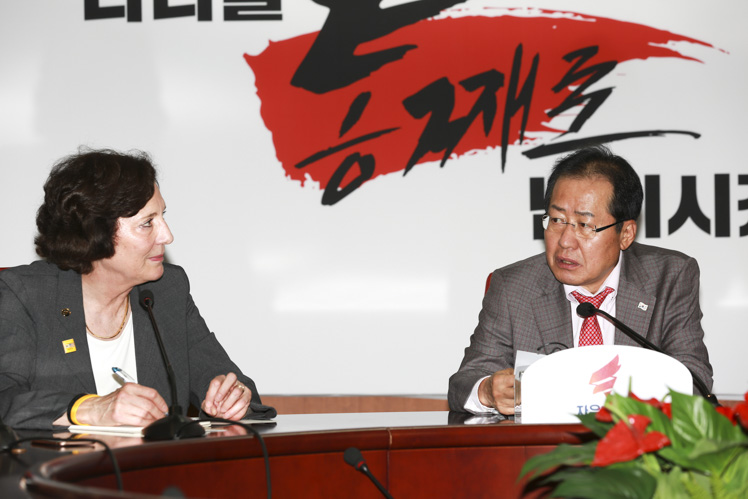 제목 노출 영역입니다 이미지