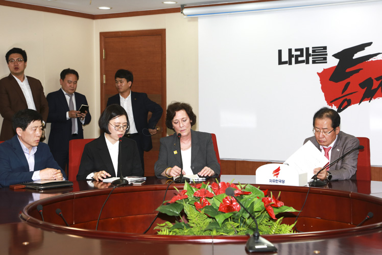 제목 노출 영역입니다 이미지