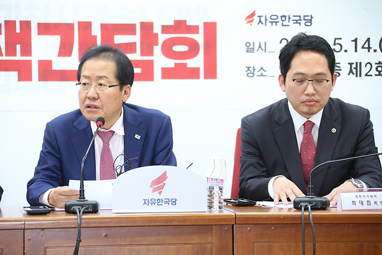제목 노출 영역입니다 이미지