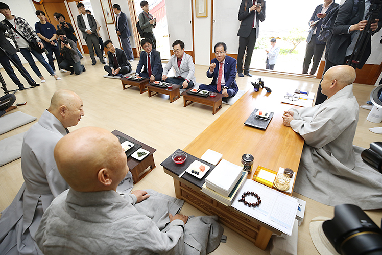 제목 노출 영역입니다 이미지
