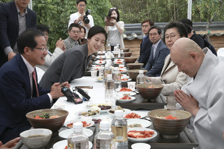 제목 노출 영역입니다 이미지