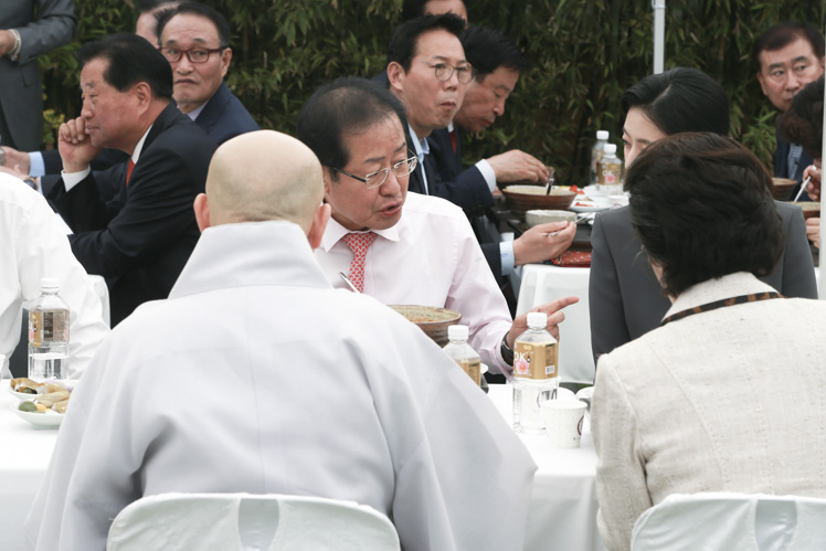 제목 노출 영역입니다 이미지