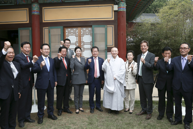 제목 노출 영역입니다 이미지