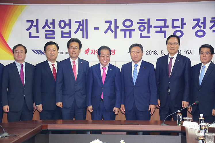 제목 노출 영역입니다 이미지
