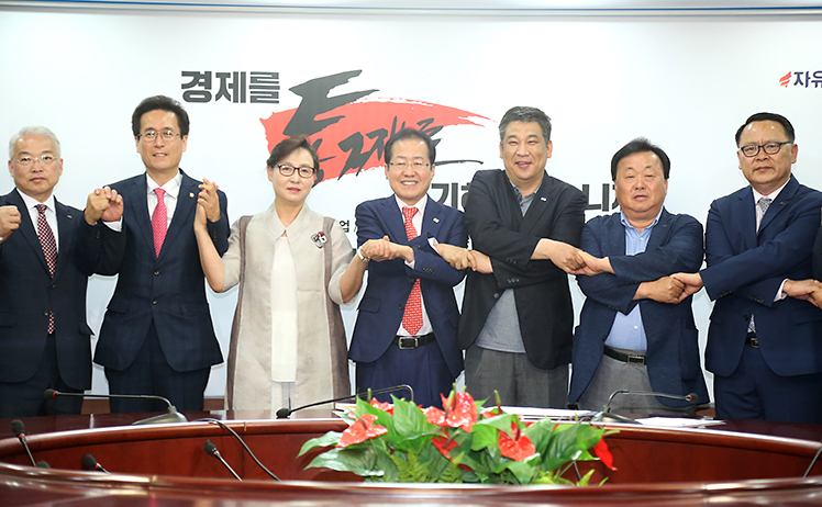 제목 노출 영역입니다 이미지