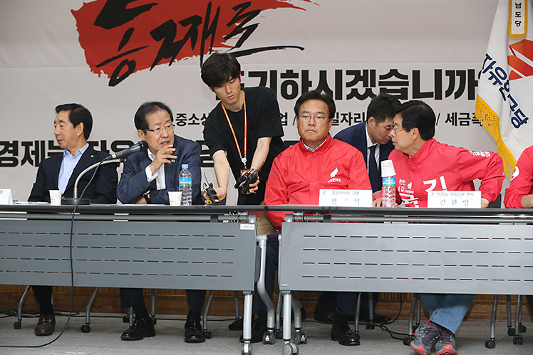 제목 노출 영역입니다 이미지