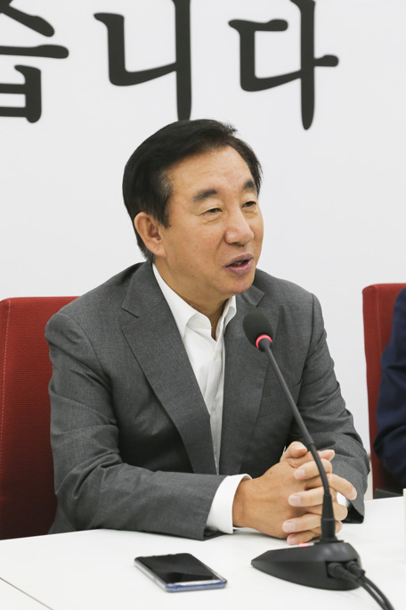 제목 노출 영역입니다 이미지