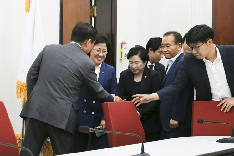 제목 노출 영역입니다 이미지