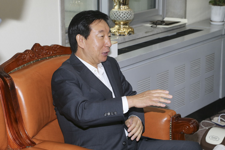 제목 노출 영역입니다 이미지