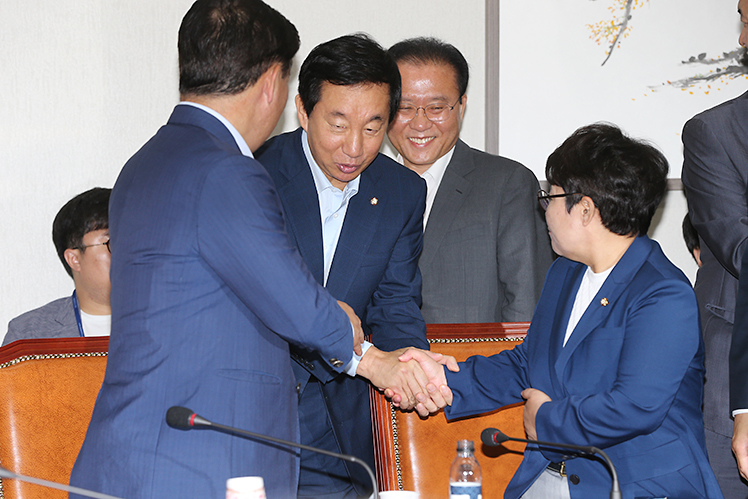 제목 노출 영역입니다 이미지