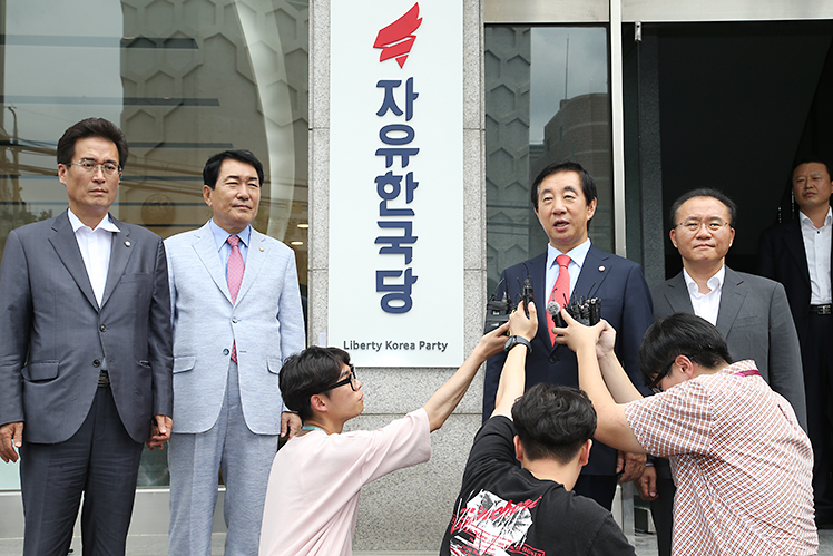 제목 노출 영역입니다 이미지