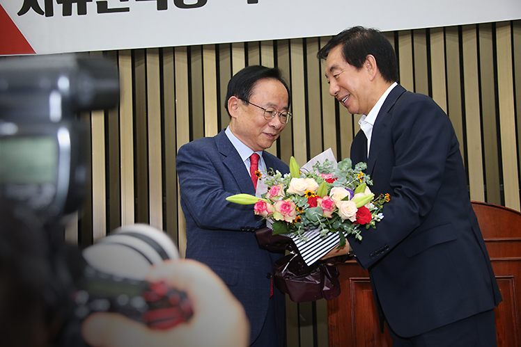 제목 노출 영역입니다 이미지