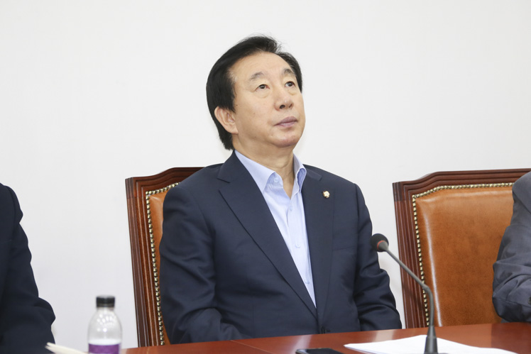 제목 노출 영역입니다 이미지