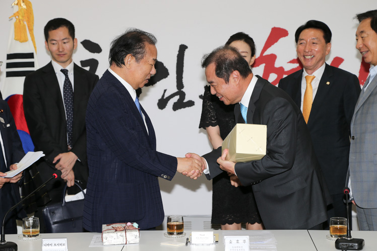 제목 노출 영역입니다 이미지