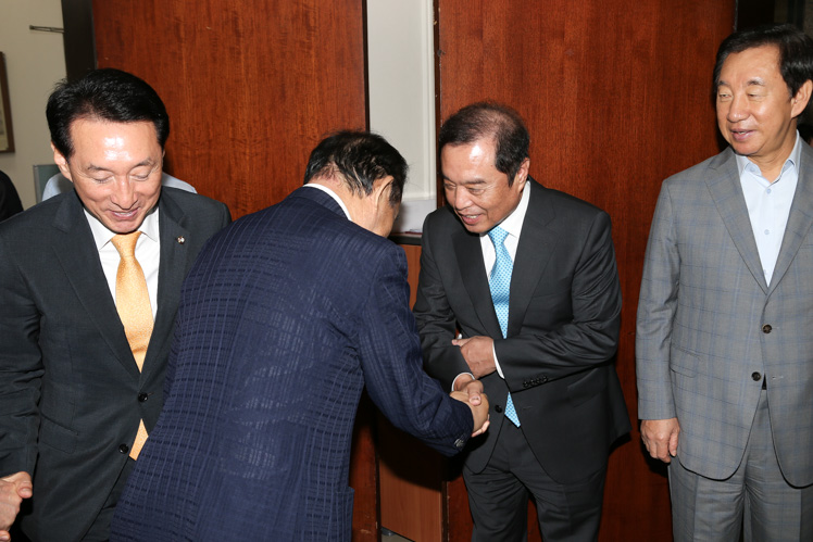 제목 노출 영역입니다 이미지