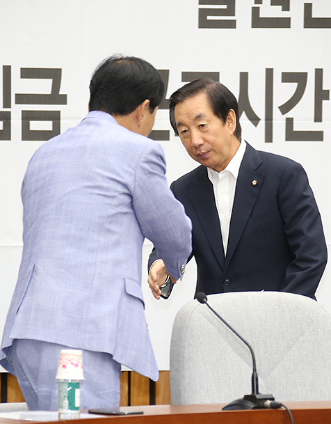 제목 노출 영역입니다 이미지