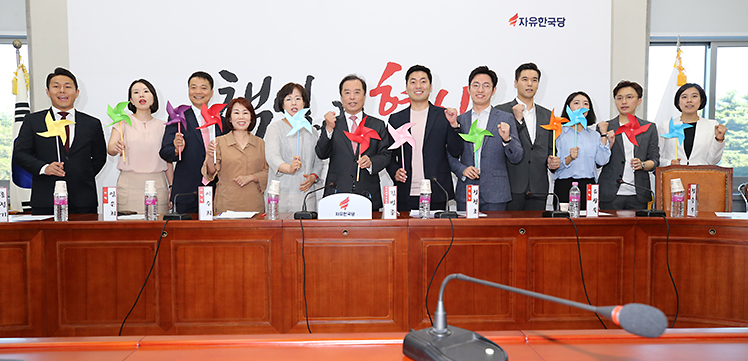 제목 노출 영역입니다 이미지