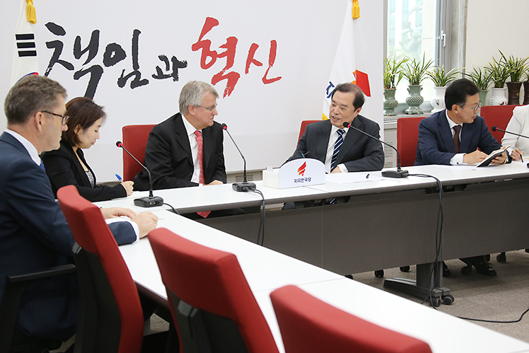 제목 노출 영역입니다 이미지
