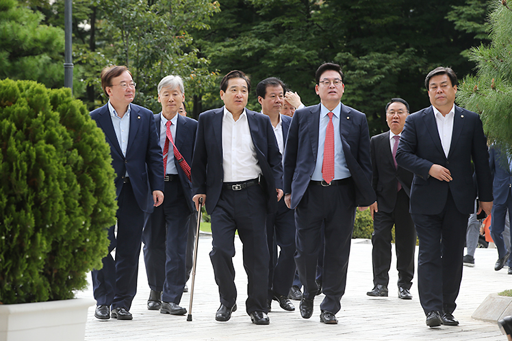 제목 노출 영역입니다 이미지