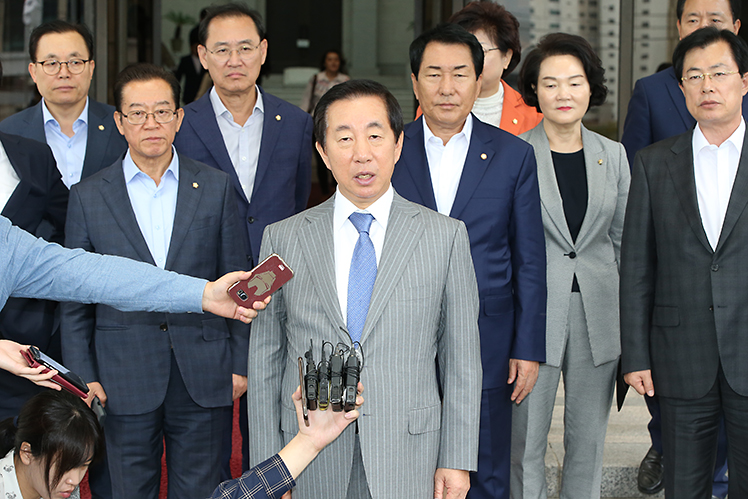 제목 노출 영역입니다 이미지