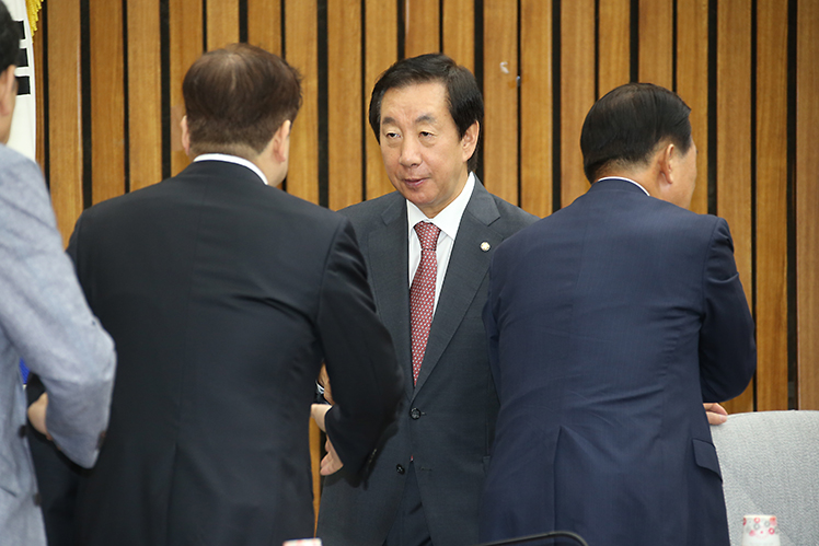제목 노출 영역입니다 이미지