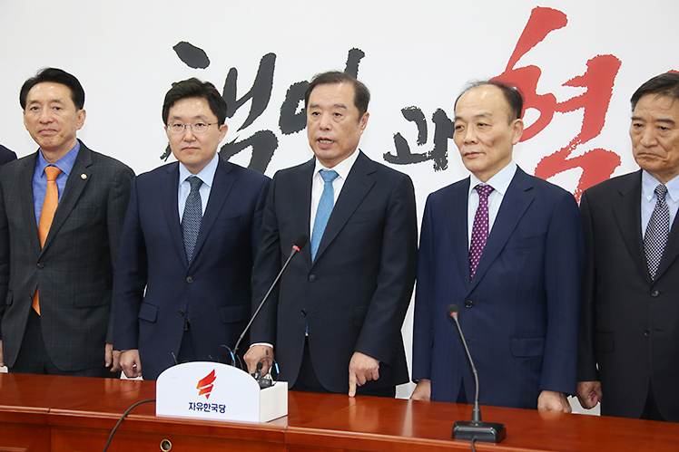 제목 노출 영역입니다 이미지