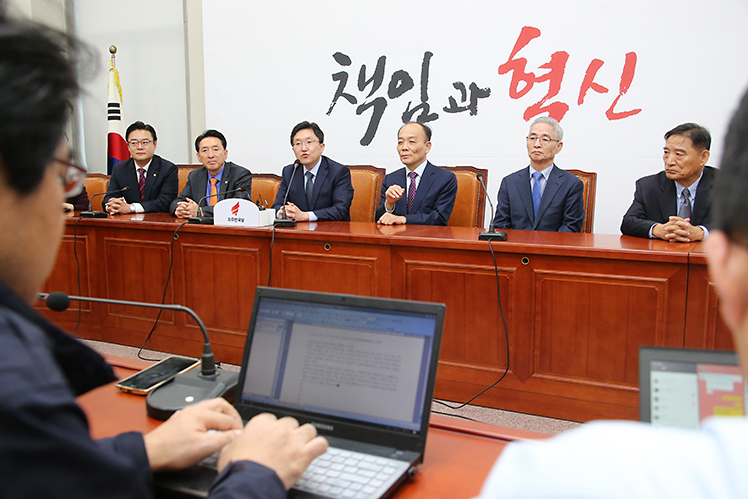 제목 노출 영역입니다 이미지