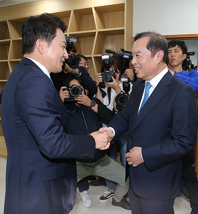제목 노출 영역입니다 이미지