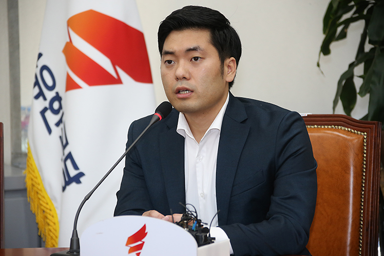 제목 노출 영역입니다 이미지