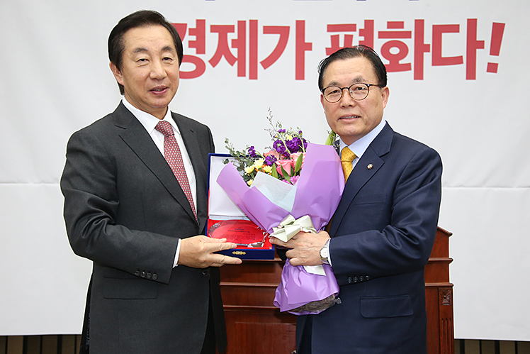 제목 노출 영역입니다 이미지