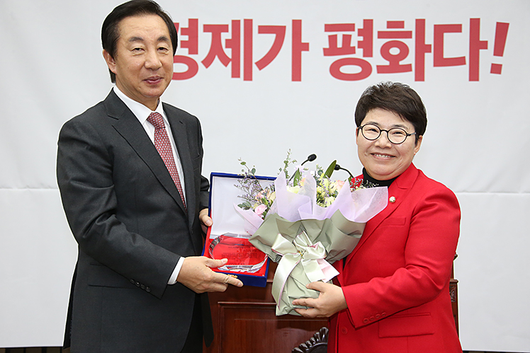제목 노출 영역입니다 이미지