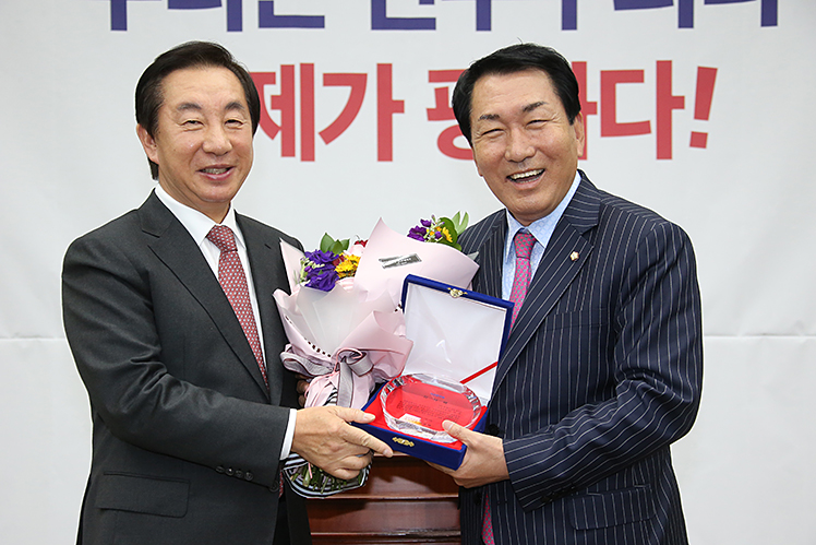 제목 노출 영역입니다 이미지