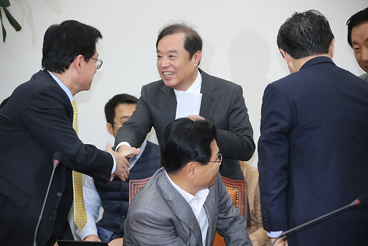 제목 노출 영역입니다 이미지