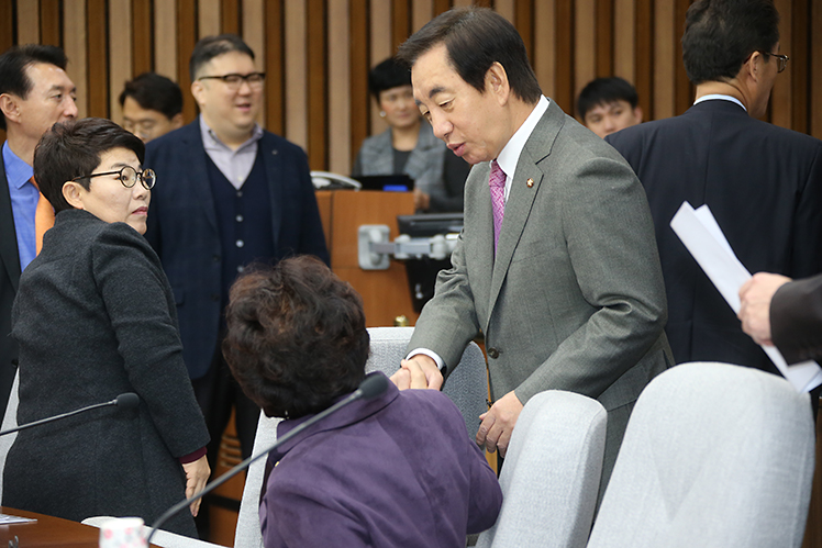 제목 노출 영역입니다 이미지