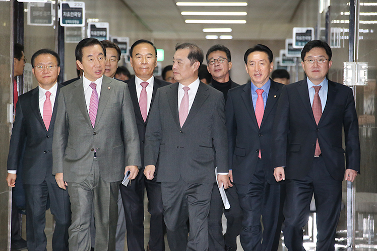 제목 노출 영역입니다 이미지
